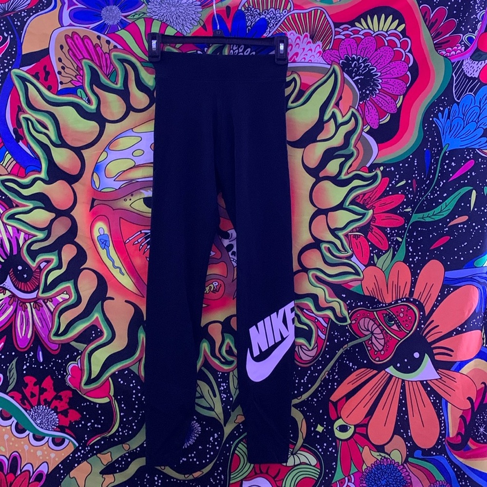Black Nike leggings